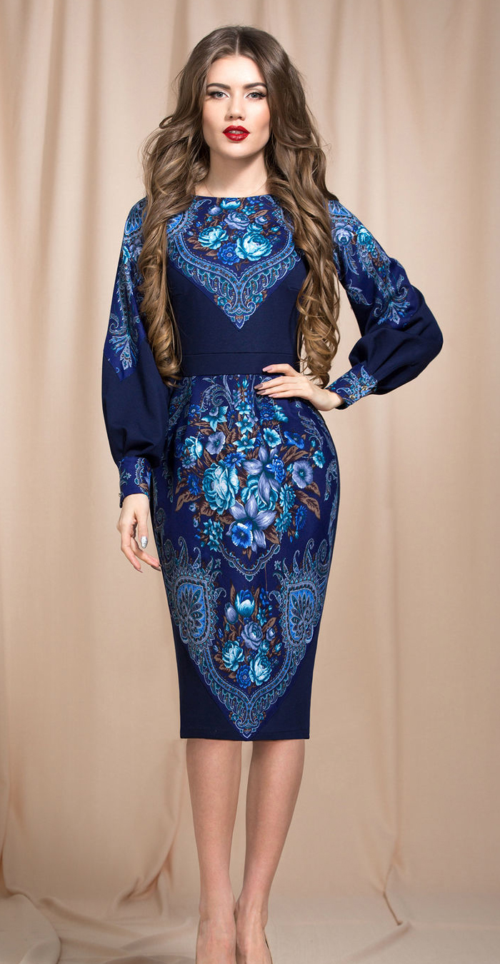 Современное синее платье из платков 